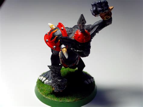 Blood Bowl: Ein taktisches Meisterwerk mit Orks, Trollen und viel Blut!